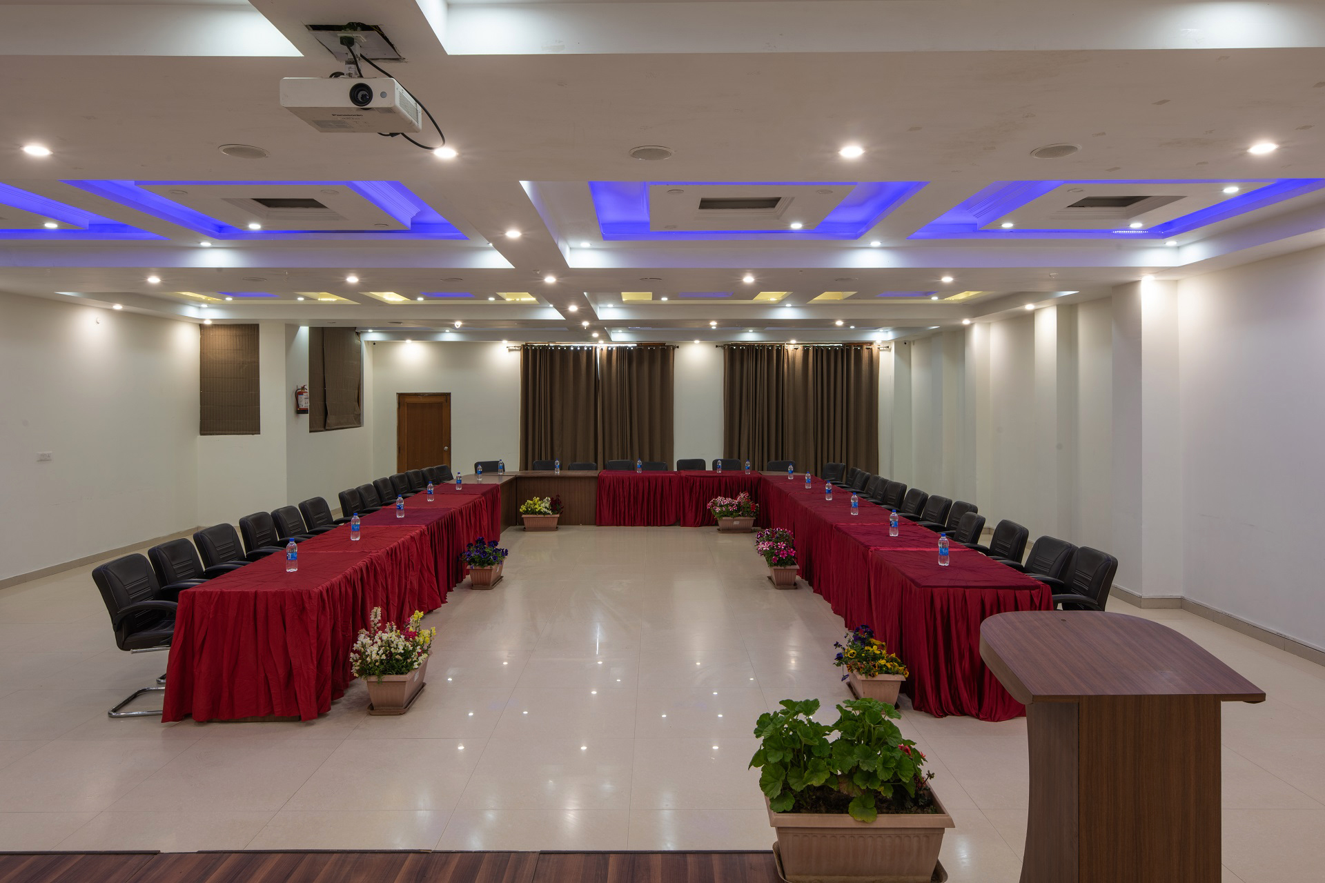 Best corporate retreat venue in Mukteshwar Uttarakhand with modern conference facilities and Himalayan view.