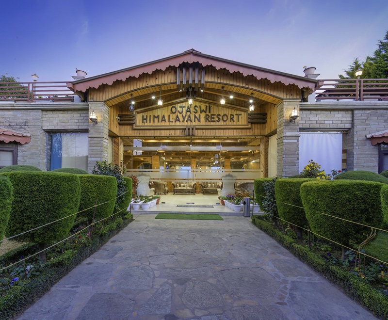 Families enjoying a delicious meal together at Ojaswi’s restaurant, highlighting the resort's welcoming environment.